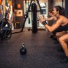 Entrenamiento híbrido combinando fuerza y cardio en Cosmofit Barcelona